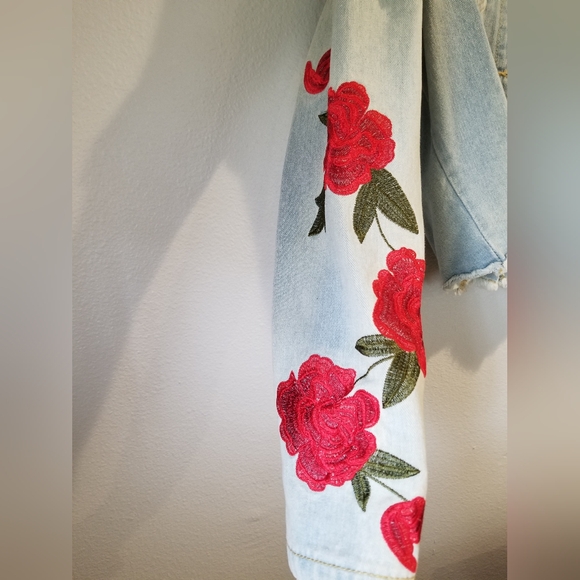 Womens Say What ? Distressed & Floral Enbroidered Denin Jacket Light Wash L - Picture 8 of 10